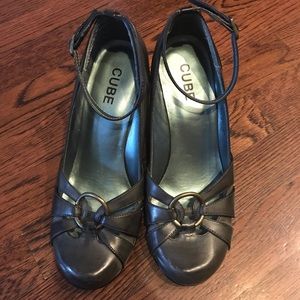 Navy shoes from Zurich